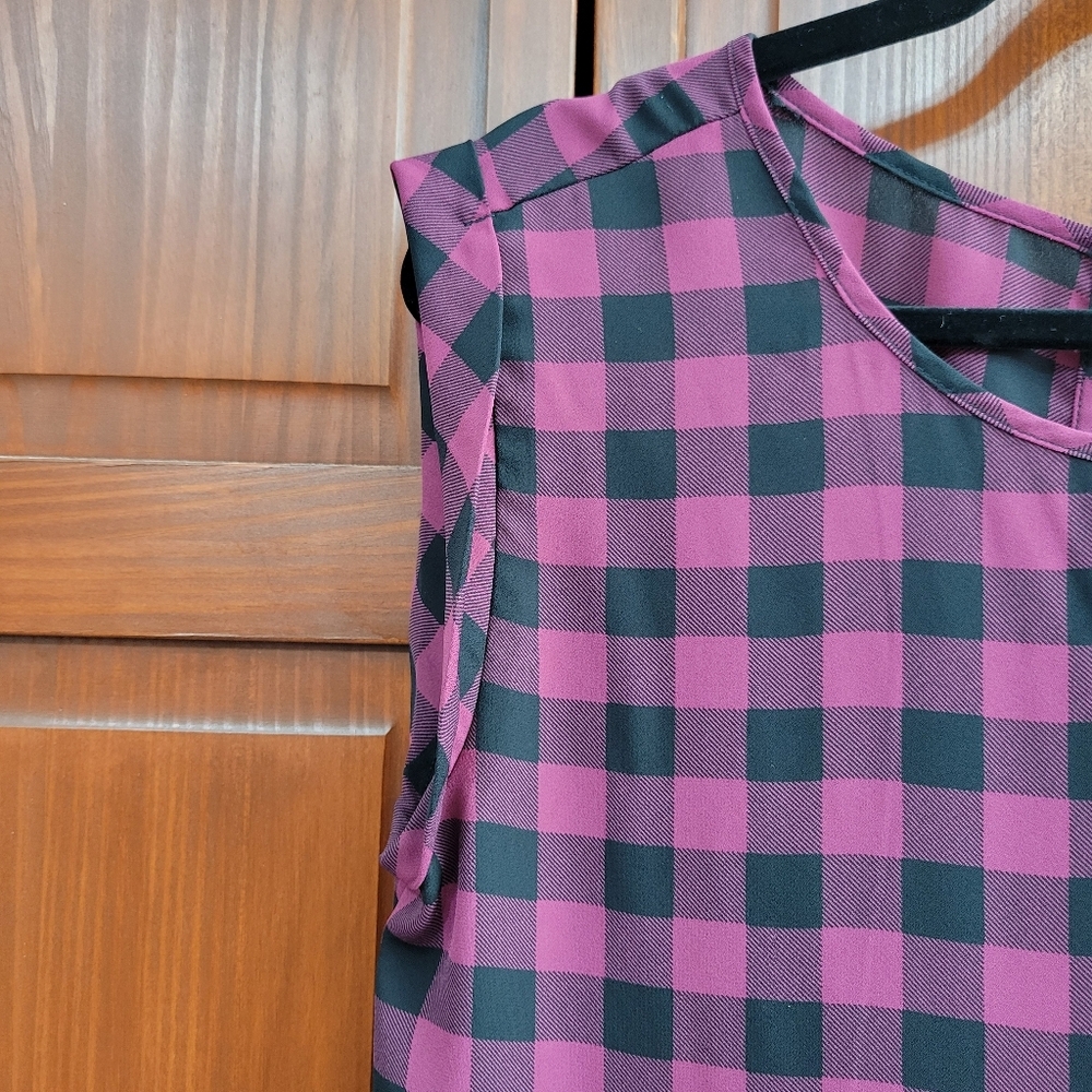 Loft Outlet Plaid One Pocket Keyhole Back Short Sleeve Round Neck Tunic | Small - Picture 3 of 8